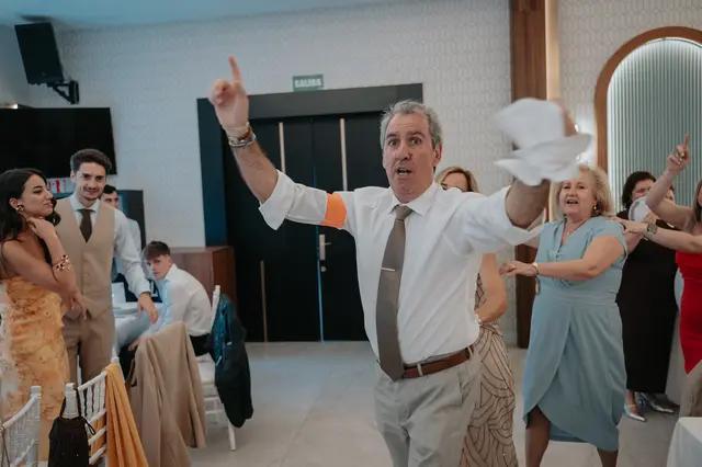 Fotografía de boda de María “Periqueta” y Juanan en Minglanilla por Va de Novias banquete