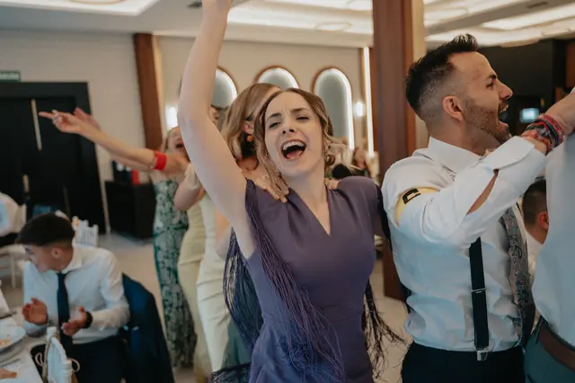 Fotografía de boda de María “Periqueta” y Juanan en Minglanilla por Va de Novias banquete