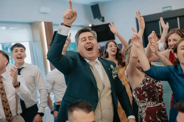 Fotografía de boda de María “Periqueta” y Juanan en Minglanilla por Va de Novias banquete