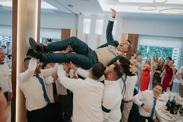 Fotografía de boda de María “Periqueta” y Juanan en Minglanilla por Va de Novias banquete