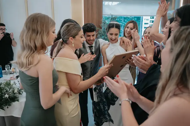 Fotografía de boda de María “Periqueta” y Juanan en Minglanilla por Va de Novias banquete