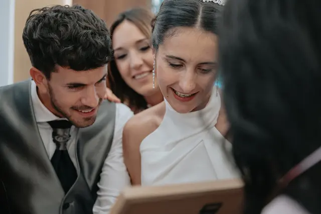Fotografía de boda de María “Periqueta” y Juanan en Minglanilla por Va de Novias banquete