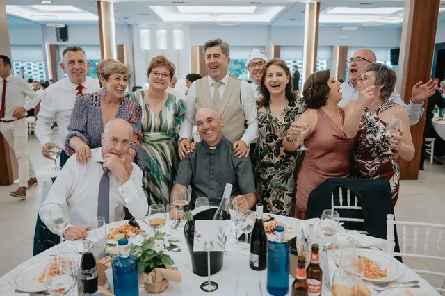 Fotografía de boda de María “Periqueta” y Juanan en Minglanilla por Va de Novias banquete