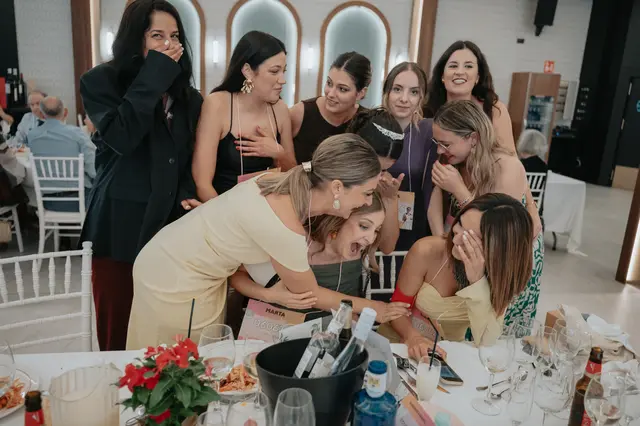 Fotografía de boda de María “Periqueta” y Juanan en Minglanilla por Va de Novias banquete