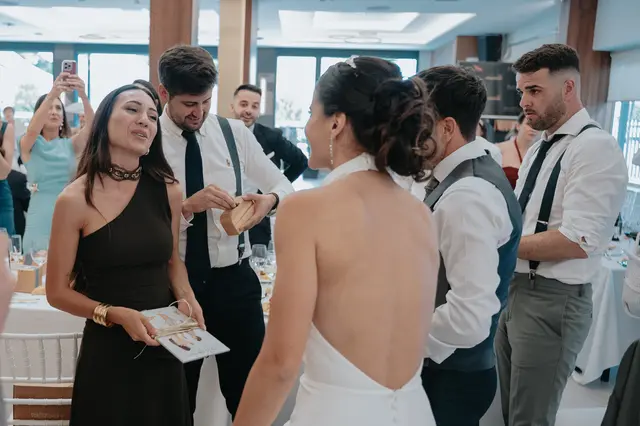 Fotografía de boda de María “Periqueta” y Juanan en Minglanilla por Va de Novias banquete