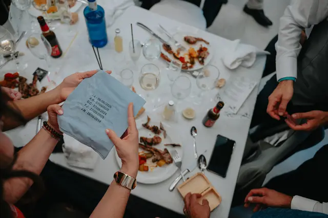 Fotografía de boda de María “Periqueta” y Juanan en Minglanilla por Va de Novias banquete