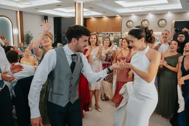 Fotografía de boda de María “Periqueta” y Juanan en Minglanilla por Va de Novias banquete