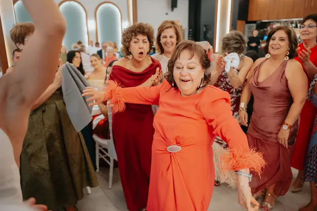 Fotografía de boda de María “Periqueta” y Juanan en Minglanilla por Va de Novias banquete