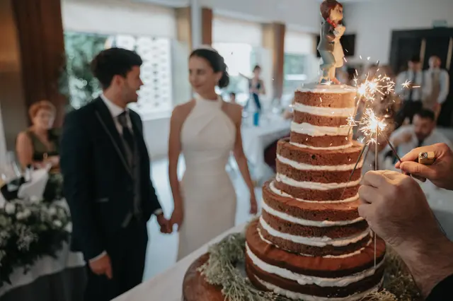 Fotografía de boda de María “Periqueta” y Juanan en Minglanilla por Va de Novias banquete