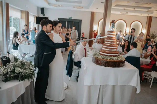 Fotografía de boda de María “Periqueta” y Juanan en Minglanilla por Va de Novias banquete
