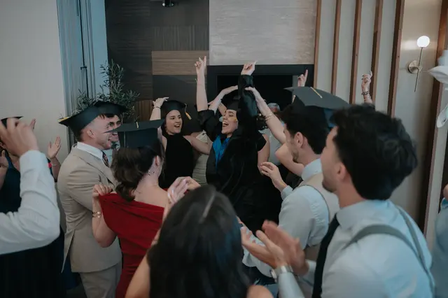 Fotografía de boda de María “Periqueta” y Juanan en Minglanilla por Va de Novias banquete