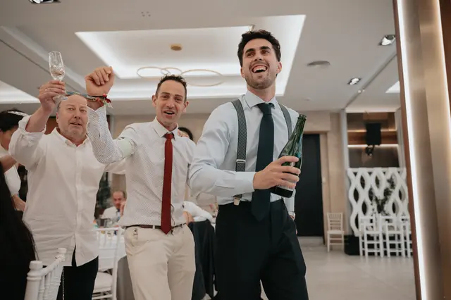 Fotografía de boda de María “Periqueta” y Juanan en Minglanilla por Va de Novias banquete