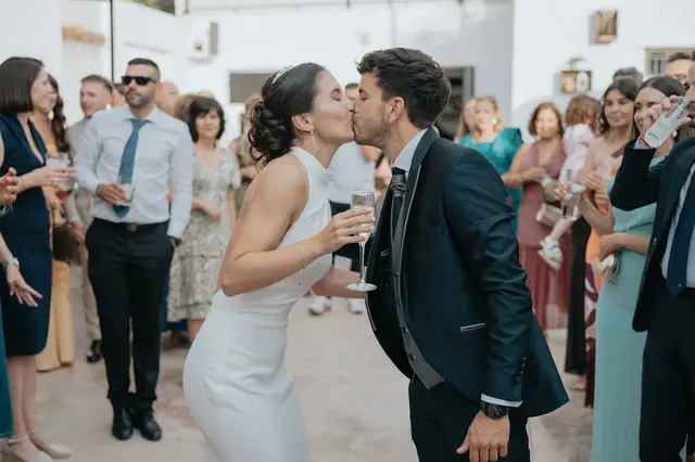 Fotografía de boda de María “Periqueta” y Juanan en Minglanilla por Va de Novias fiesta