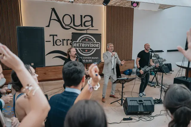 Fotografía de boda de María “Periqueta” y Juanan en Minglanilla por Va de Novias fiesta