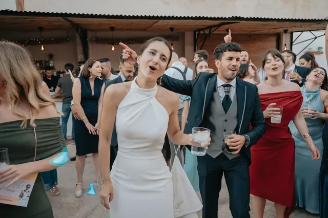 Fotografía de boda de María “Periqueta” y Juanan en Minglanilla por Va de Novias fiesta