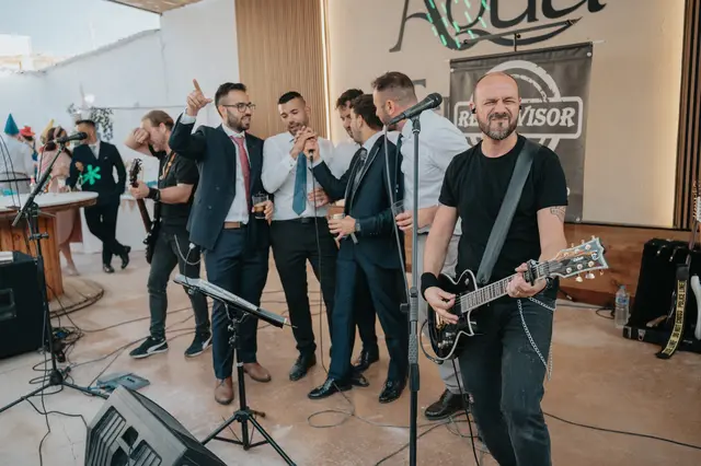 Fotografía de boda de María “Periqueta” y Juanan en Minglanilla por Va de Novias fiesta