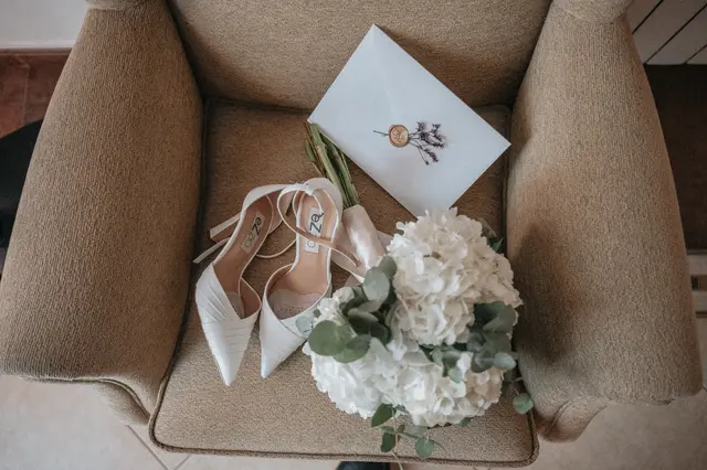 Boda de Marta y Javi en Campo Aníbal y Barracas, fotografía y vídeo de boda en Valencia detalles portada preparativos