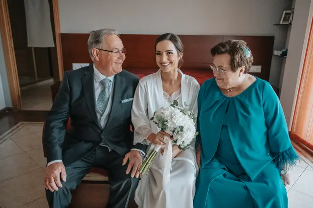 Boda de Marta y Javi en Campo Aníbal y Barracas, fotografía y vídeo de boda en Valencia preparativos