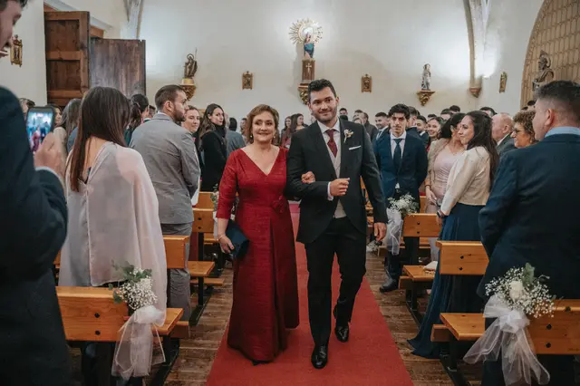 Boda de Marta y Javi en Campo Aníbal y Barracas, fotografía y vídeo de boda en Valencia Salida / Entrada