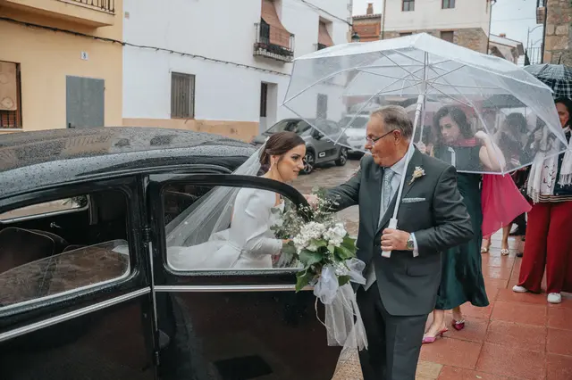 Boda de Marta y Javi en Campo Aníbal y Barracas, fotografía y vídeo de boda en Valencia Salida / Entrada