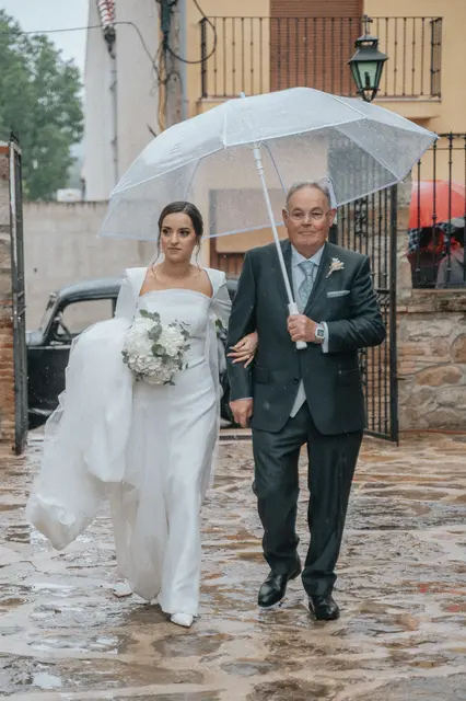 Boda de Marta y Javi en Campo Aníbal y Barracas, fotografía y vídeo de boda en Valencia Salida / Entrada