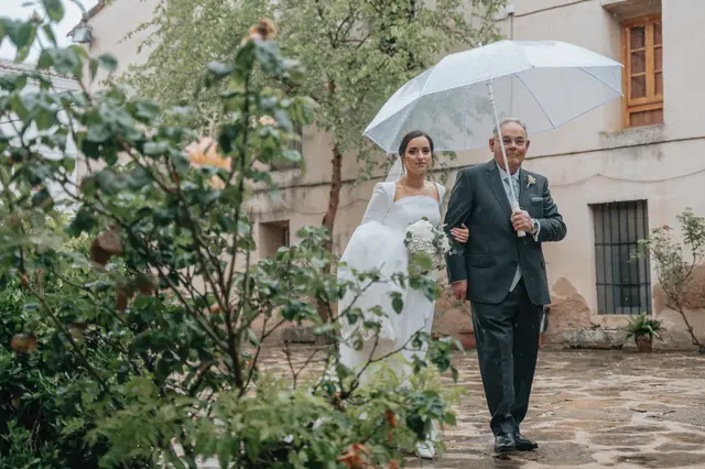 Boda de Marta y Javi en Campo Aníbal y Barracas, fotografía y vídeo de boda en Valencia Salida / Entrada