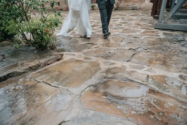 Boda de Marta y Javi en Campo Aníbal y Barracas, fotografía y vídeo de boda en Valencia Salida / Entrada portada