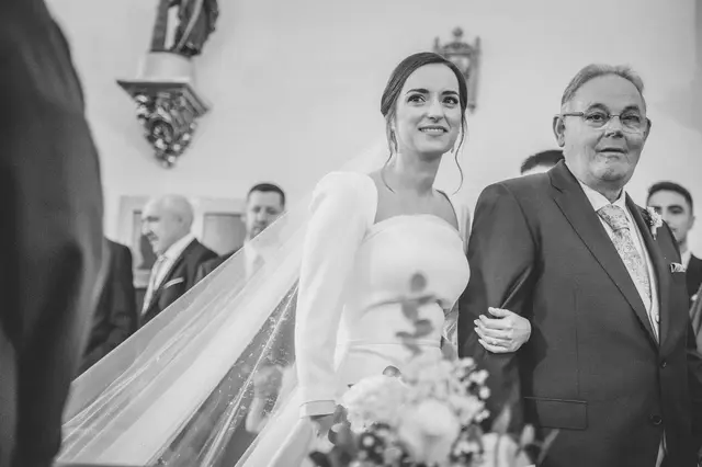 Boda de Marta y Javi en Campo Aníbal y Barracas, fotografía y vídeo de boda en Valencia BW Salida / Entrada portada