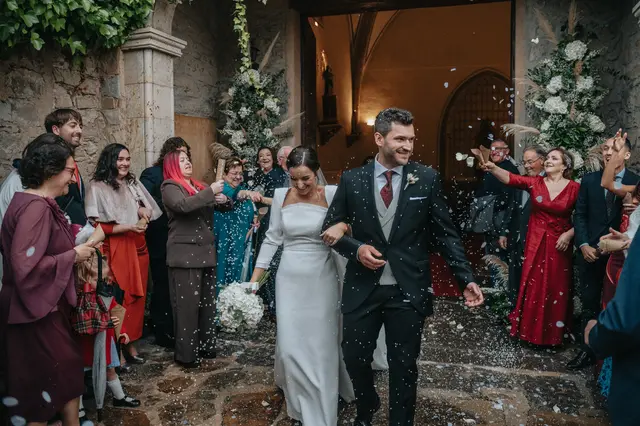 Boda de Marta y Javi en Campo Aníbal y Barracas, fotografía y vídeo de boda en Valencia Salida / Entrada
