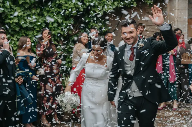 Boda de Marta y Javi en Campo Aníbal y Barracas, fotografía y vídeo de boda en Valencia Salida / Entrada