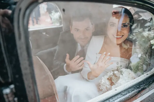 Boda de Marta y Javi en Campo Aníbal y Barracas, fotografía y vídeo de boda en Valencia Salida / Entrada portada sesion pareja