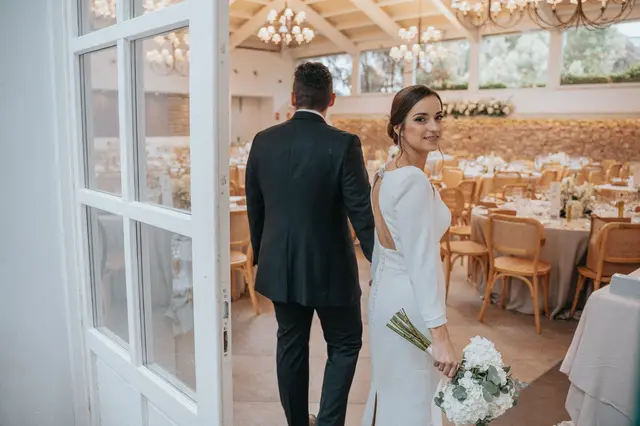 Boda de Marta y Javi en Campo Aníbal y Barracas, fotografía y vídeo de boda en Valencia portada sesion pareja