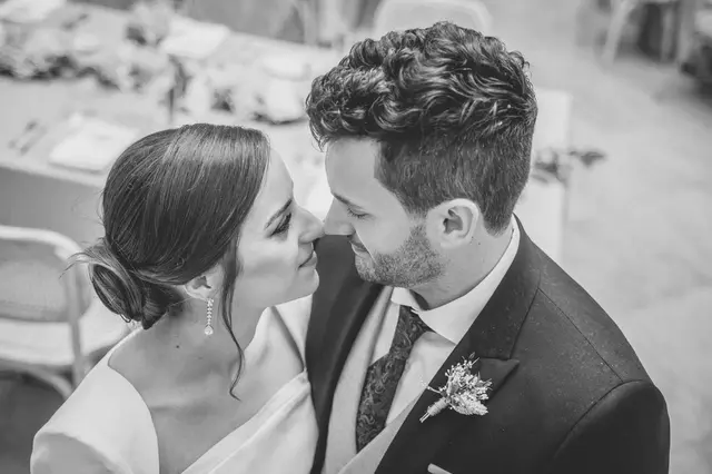 Boda de Marta y Javi en Campo Aníbal y Barracas, fotografía y vídeo de boda en Valencia BW sesion pareja