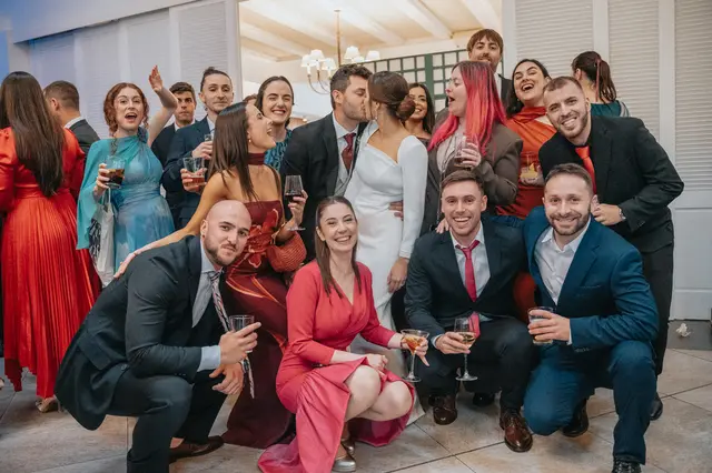 Boda de Marta y Javi en Campo Aníbal y Barracas, fotografía y vídeo de boda en Valencia coctel grupales