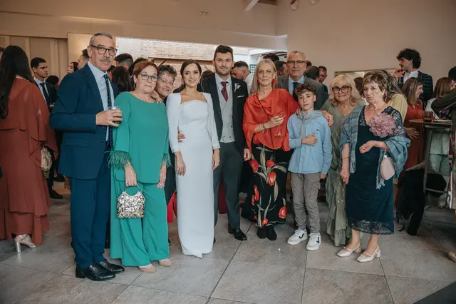 Boda de Marta y Javi en Campo Aníbal y Barracas, fotografía y vídeo de boda en Valencia coctel grupales