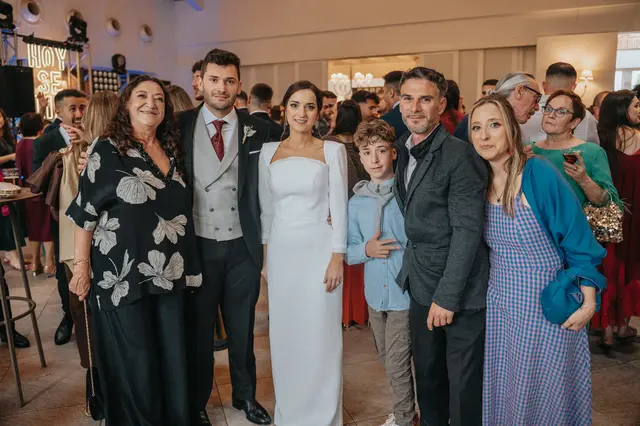 Boda de Marta y Javi en Campo Aníbal y Barracas, fotografía y vídeo de boda en Valencia coctel grupales