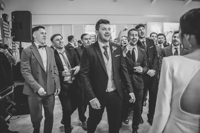 Boda de Marta y Javi en Campo Aníbal y Barracas, fotografía y vídeo de boda en Valencia BW coctel