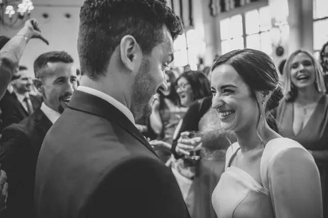 Boda de Marta y Javi en Campo Aníbal y Barracas, fotografía y vídeo de boda en Valencia BW coctel portada