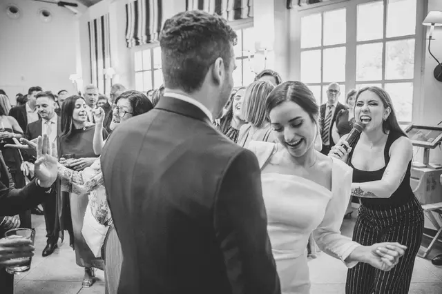 Boda de Marta y Javi en Campo Aníbal y Barracas, fotografía y vídeo de boda en Valencia BW coctel portada