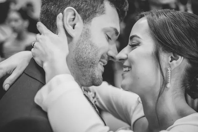 Boda de Marta y Javi en Campo Aníbal y Barracas, fotografía y vídeo de boda en Valencia BW coctel portada sesion pareja