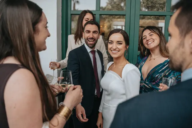 Boda de Marta y Javi en Campo Aníbal y Barracas, fotografía y vídeo de boda en Valencia coctel grupales