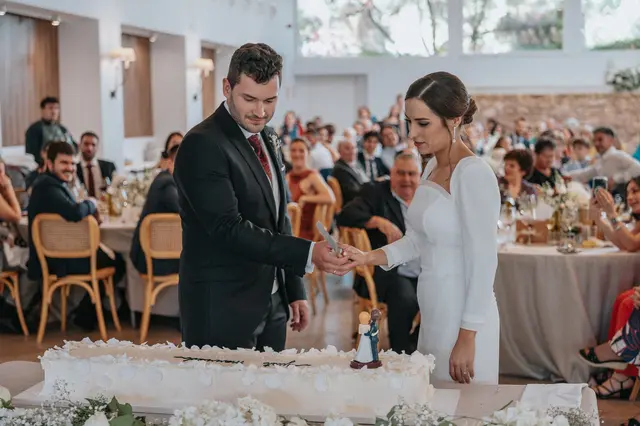 Boda de Marta y Javi en Campo Aníbal y Barracas, fotografía y vídeo de boda en Valencia banquete
