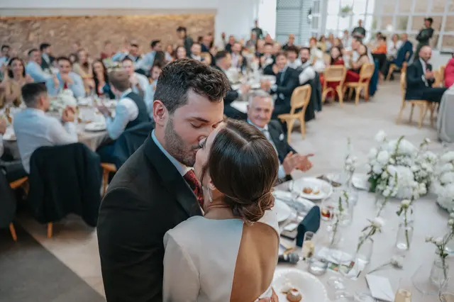 Boda de Marta y Javi en Campo Aníbal y Barracas, fotografía y vídeo de boda en Valencia banquete
