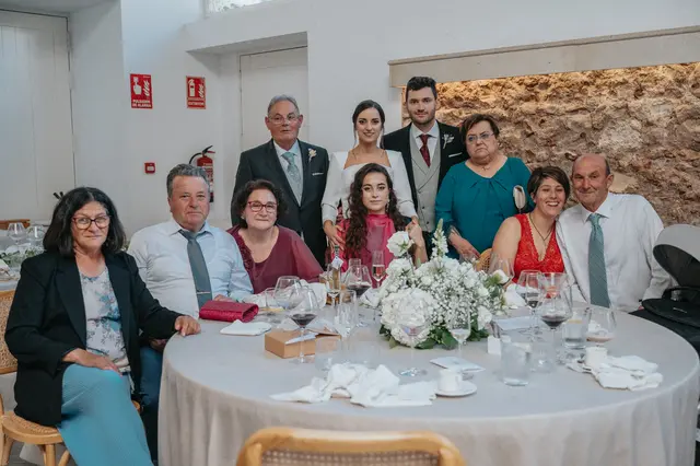 Boda de Marta y Javi en Campo Aníbal y Barracas, fotografía y vídeo de boda en Valencia banquete grupales