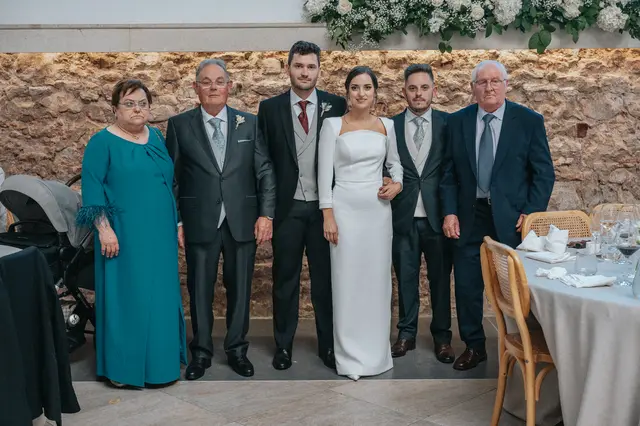 Boda de Marta y Javi en Campo Aníbal y Barracas, fotografía y vídeo de boda en Valencia banquete grupales