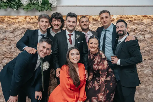 Boda de Marta y Javi en Campo Aníbal y Barracas, fotografía y vídeo de boda en Valencia banquete grupales