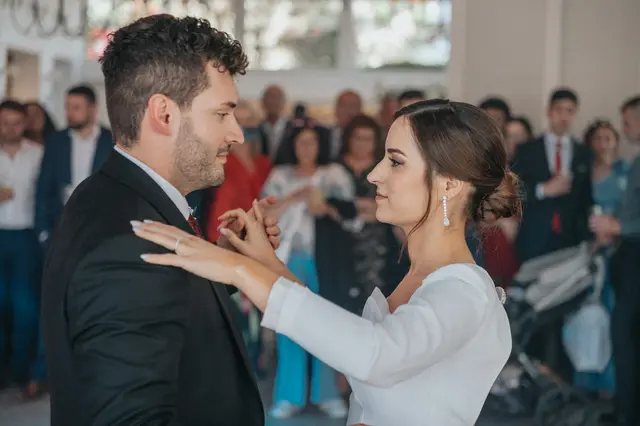 Boda de Marta y Javi en Campo Aníbal y Barracas, fotografía y vídeo de boda en Valencia baile nupcial
