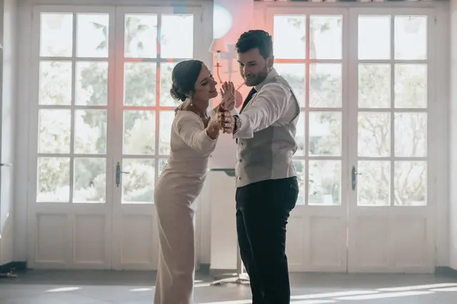 Boda de Marta y Javi en Campo Aníbal y Barracas, fotografía y vídeo de boda en Valencia baile nupcial portada