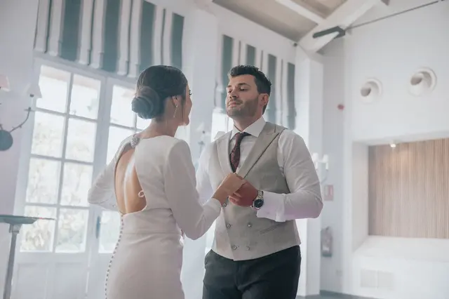 Boda de Marta y Javi en Campo Aníbal y Barracas, fotografía y vídeo de boda en Valencia baile nupcial