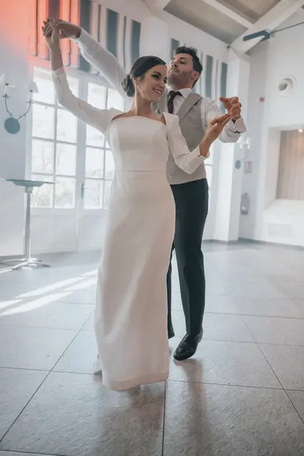 Boda de Marta y Javi en Campo Aníbal y Barracas, fotografía y vídeo de boda en Valencia baile nupcial portada